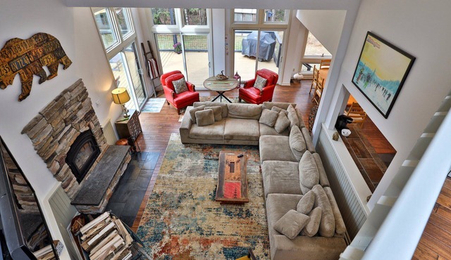 Renovated 4BR House w/Hot Tub & Fire Pit: Near Killington Lifts & Dining