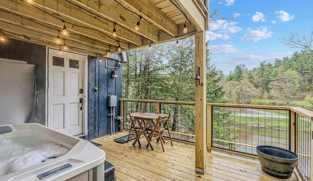 River Bend Woodstock Getaway w/Hot Tub & Fireplace