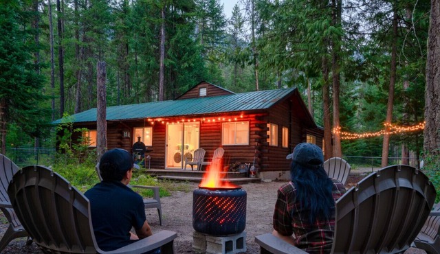 Riverfront Cabin NO TRAIN HORN, Fenced Gated Yard in Bonners Ferry