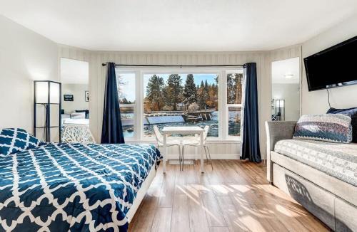 Riverside Cottage - Just Steps from the Deschutes