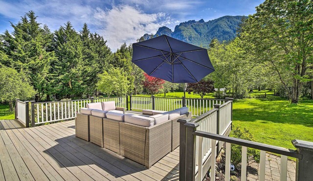 Riverside North Bend Oasis: Stunning Mountain View
