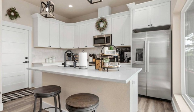 Riverside Townhome B, Stroll To Iconic Gruene Hall in Minutes