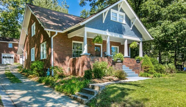 Roomy 5BR Bungalow w Backyard Close to Downtown