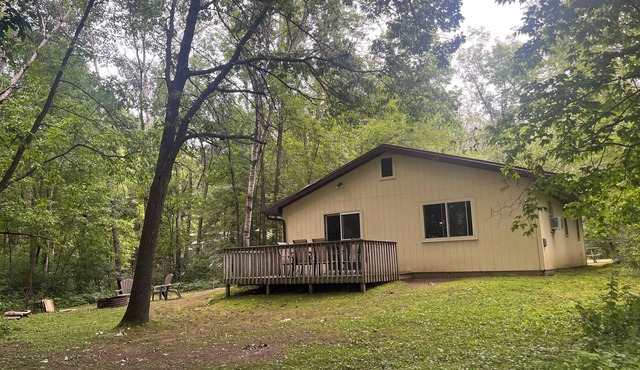 Rustic, lake-side, 4-bedroom cabin at Oak Grove Resort