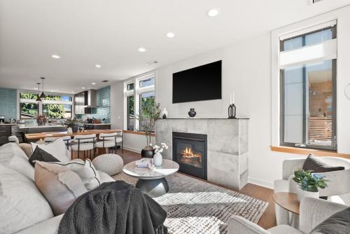 Ruston Luxe House, 3 Bed 3 Bath, NEW Home in Ruston, WA