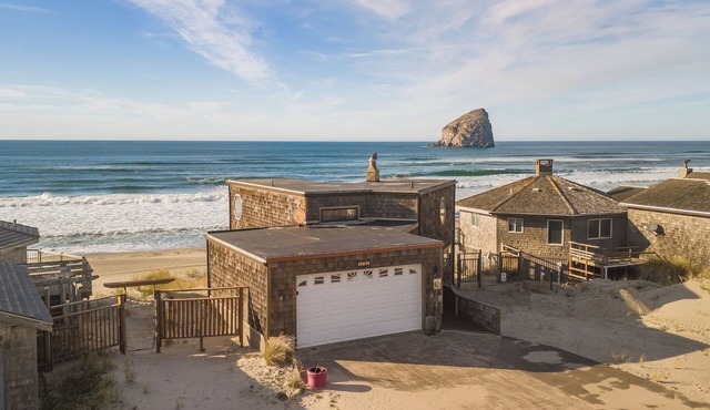 Sea Forever: Kiwanda Shores Oceanfront w/Deck, Loft & Haystack Views!