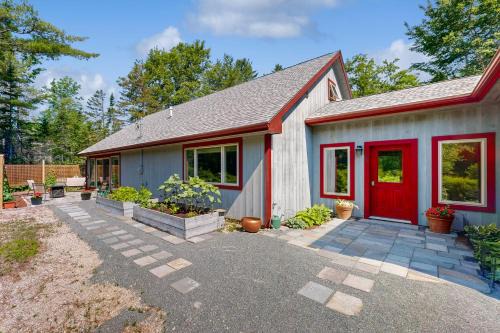 Secluded 2 BR Cottage w/Private W/D, WiFi & Patio