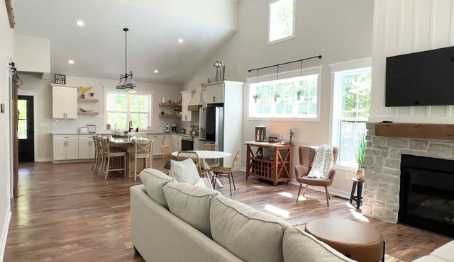 Serene Egg Harbor Retreat w/Fire Pit! Wineries & Trails Just Minutes Away