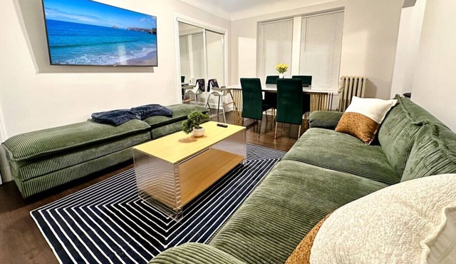 Serene Oak Park Apartment with Crib - Easy Access to Downtown and Airport