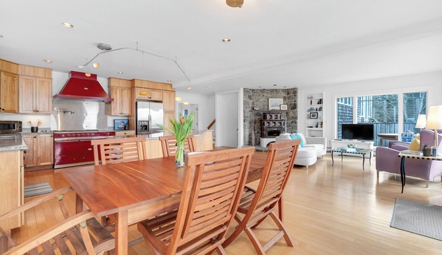 Serene Tide: Private Retreat with Beach Nearby