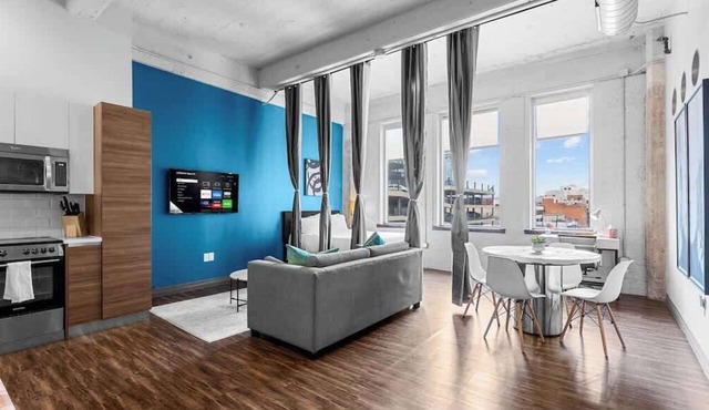 Skyline View 3BR Loft | Pool + Valet Parking