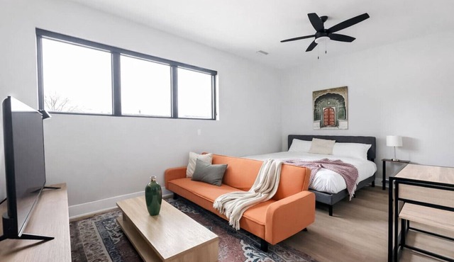 Sleepover | Beautiful Studio + Gym/Sauna - Omaha