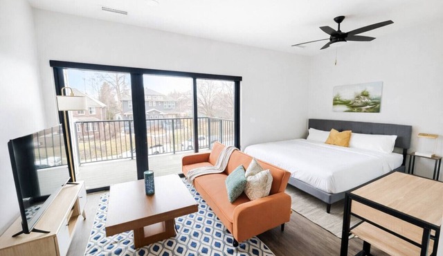 Sleepover | Charming Studio + Gym/Sauna - Omaha