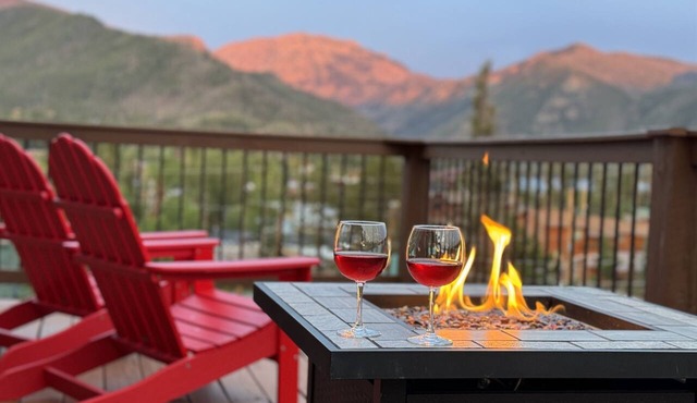 Sleeps 16 | Walk to Grand Lake & Town | Sauna, Theater & Game Room | Lake View!