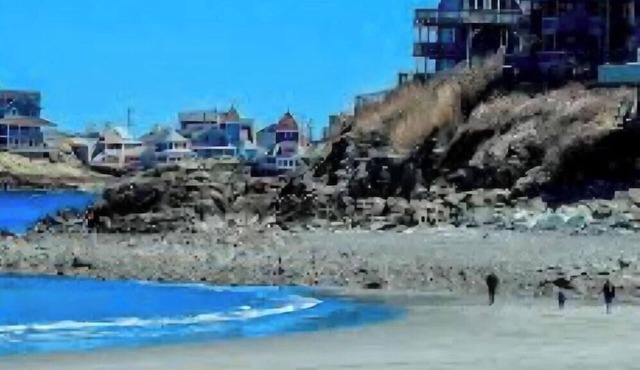 Sleeps 5-6 - across from Nantasket Beach