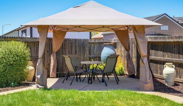 Sophisticated Sanctuary: 8 Mi to Lodi Wineries!