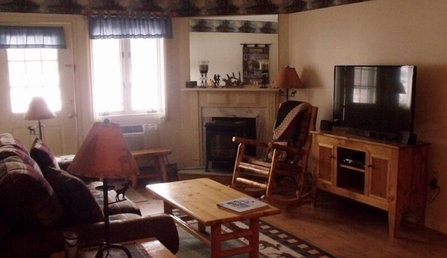 Spacious 1 BR Condo Close To Loon Mountain With King Bed & Queen Murphy Bed