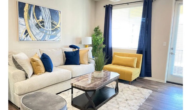 Spacious 2BR 2BA close to Disney*Pond*Universities