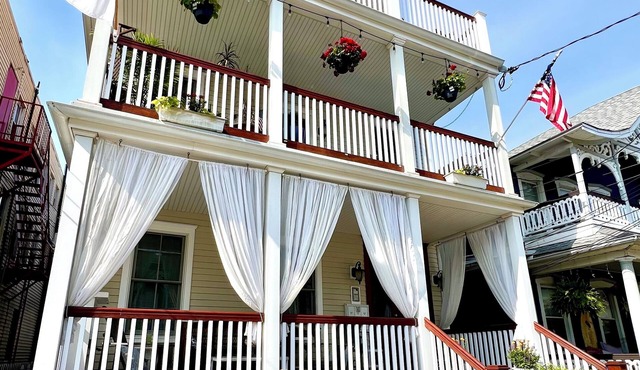 Spacious 3BR 2Bth apt in charming Ocean Grove, steps from the beach & AP! in Neptune Township