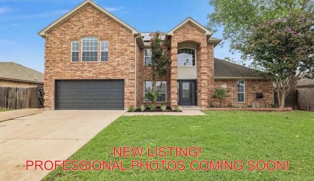 Spacious 5-BD/2.5-BA ft a Pool Oasis and BBQ Grill