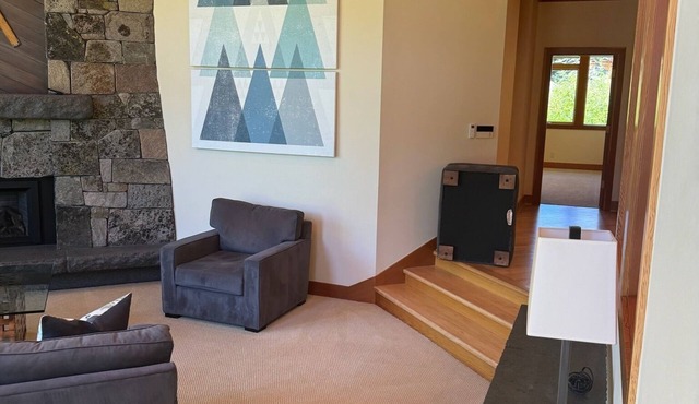 Spacious 5-bedroom house in Olympic Valley with WiFi, game room, hot tub.