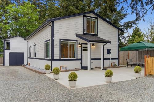 Spacious 5BR Home Parking 10 min Airport