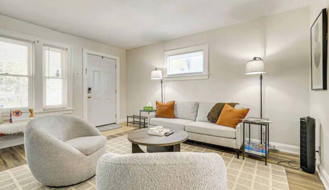 Spacious & Charming Home Near Downtown Columbus - Minutes to OSU and Hospitals