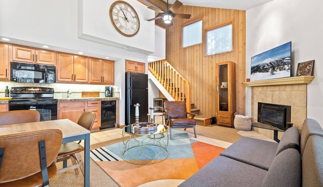 Spacious Condo in Bend! Prime Location!