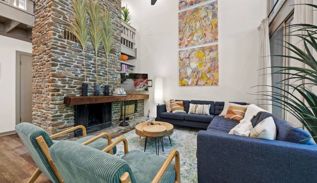 Spacious Designer Stay Near Callaway Waterpark