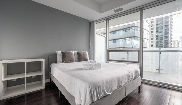 Spacious & Modern 2BR Downtown Suite w/Parking in Toronto