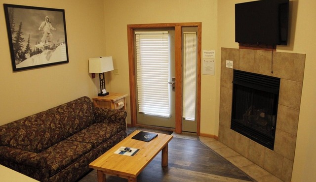 Spacious Room Steps from Timber Stone Golf Course - Relaxing Getaway