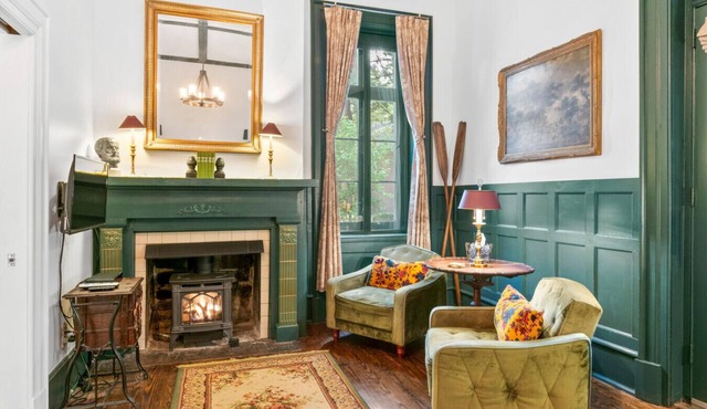Spacious Studio on Historic Inn Property