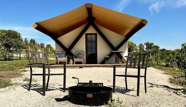 Spacious Tented Cabin Perfect for a Family of Four in Tekamah, Nebraska