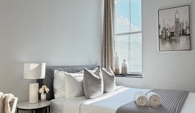 Spacious Two-Bedroom with Two Bathrooms, Downtown Providence