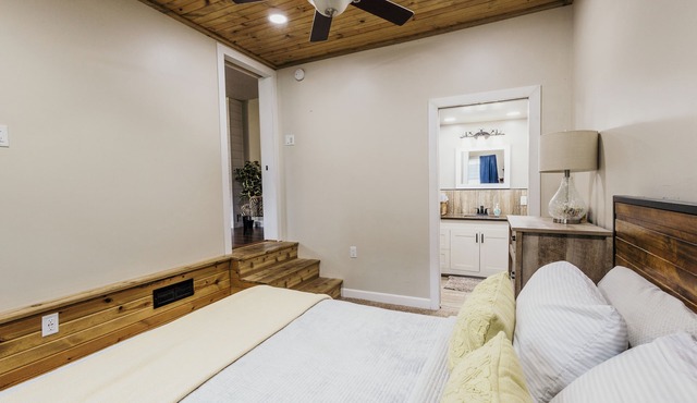 Spacious & Updated! Marquette Township Home - HotTub - Backyard - Garage in Marquette
