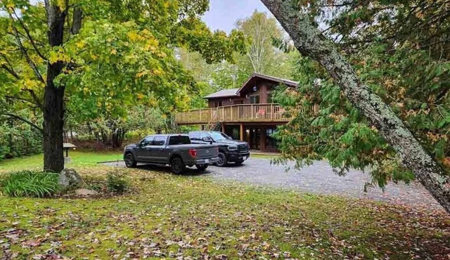 Spring Hill Lodge - Three Bedroom Cottage, Sleeps 8 in McKellar
