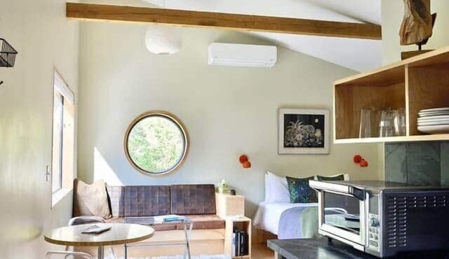 Spruce Studio: Near Beach+Private Sauna+FirePit+Pond+Heat/AC in Georgetown