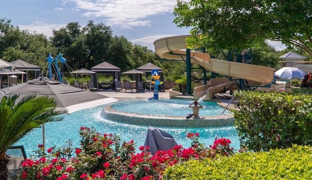 Stay In Indulgence! Outdoor Pool, Close to Hills Country Club