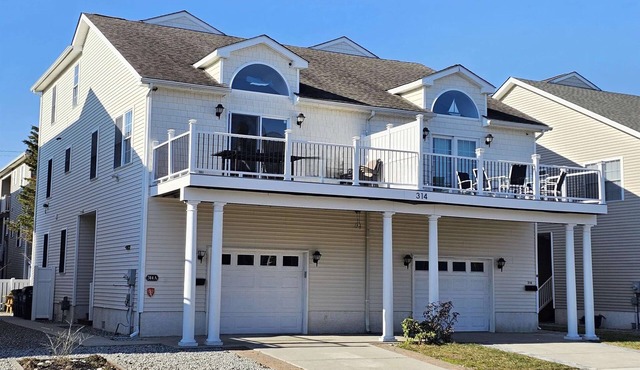 STEPS FROM BOARDWALK: 5 Bedroom, 3 Bath Home in Wildwood. Perfect for Families!