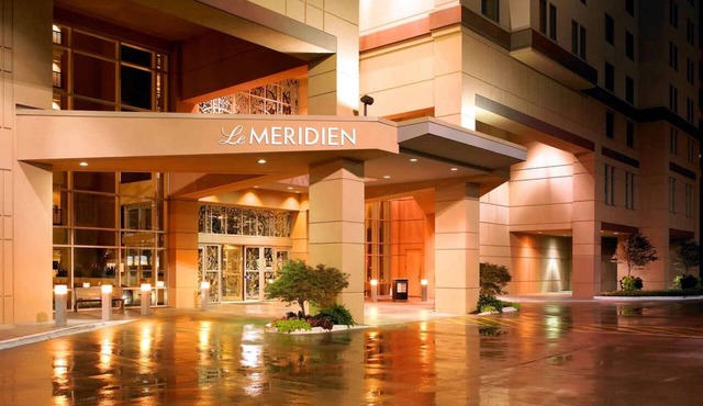 Steps from Galleria Dallas + Dining. Pool. Gym.