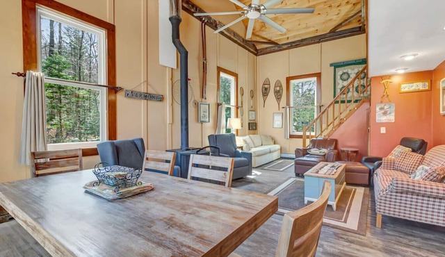 Stratton; 6 min. King beds. Pool Table. Wood Stove. Dog friendly