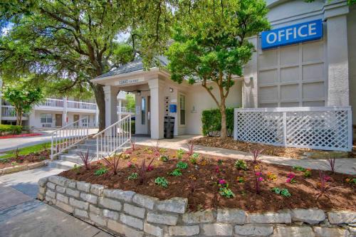 Studio 6 Extended Stay - San Antonio, TX - Six Flags
