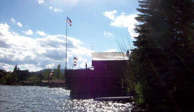 Studio Boathouse cabin over water