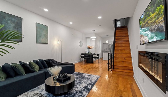 Stylish Brewerytown Gem Near Center City Sleeps 8