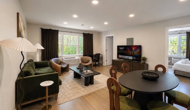 Stylish Westville Apartment near Yale Campus