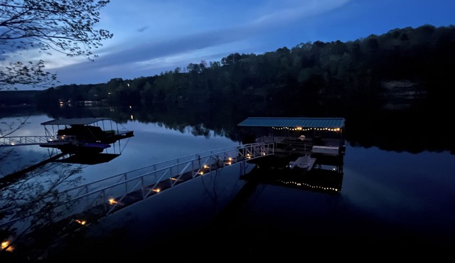 Summer on Smith Lake! Kayaks, Boat Slip & Fun!