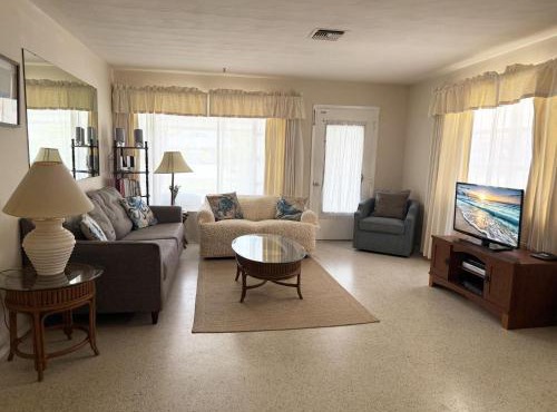 Sun, Sand & Savings - Bonita Cozy Cottage Escape
