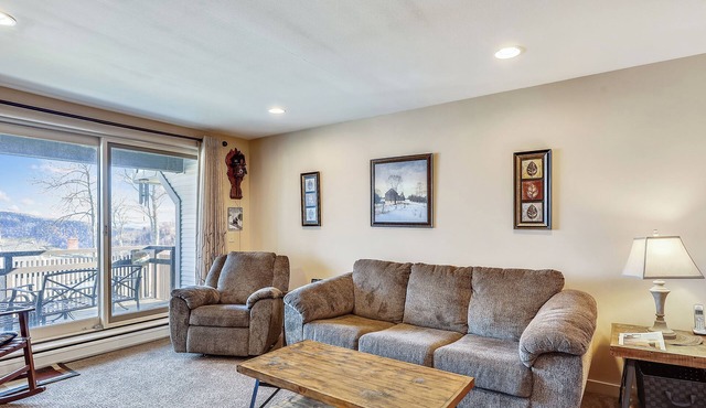Sunrise Timberline I7 Quaint 2 bedroom Sunrise Timberline I7 Ski to/from. Pets welcome