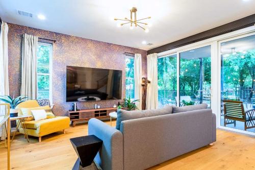 Supreme Eastside Home, 6 Min Drive to Downtown