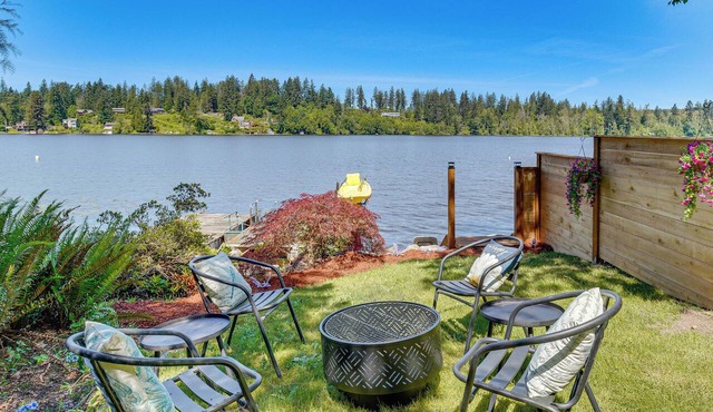 Tanwax Lake Waterfront Studio w/Private Hot Tub!